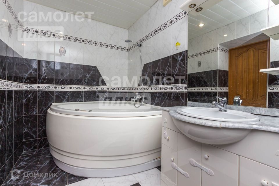 Продаётся 4-комнатная квартира, 154.1 м²
