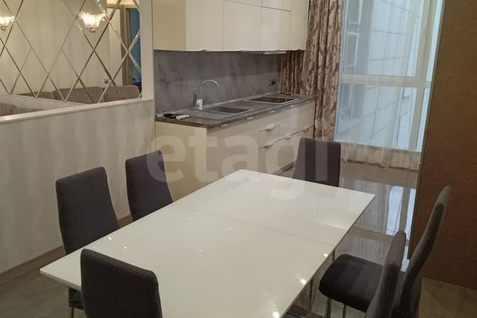 Продаётся 4-комнатная квартира, 100 м²