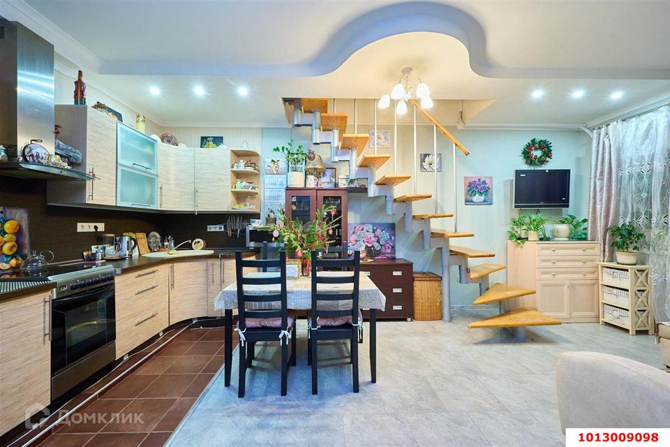 Продаётся 3-комнатная квартира, 67.2 м²