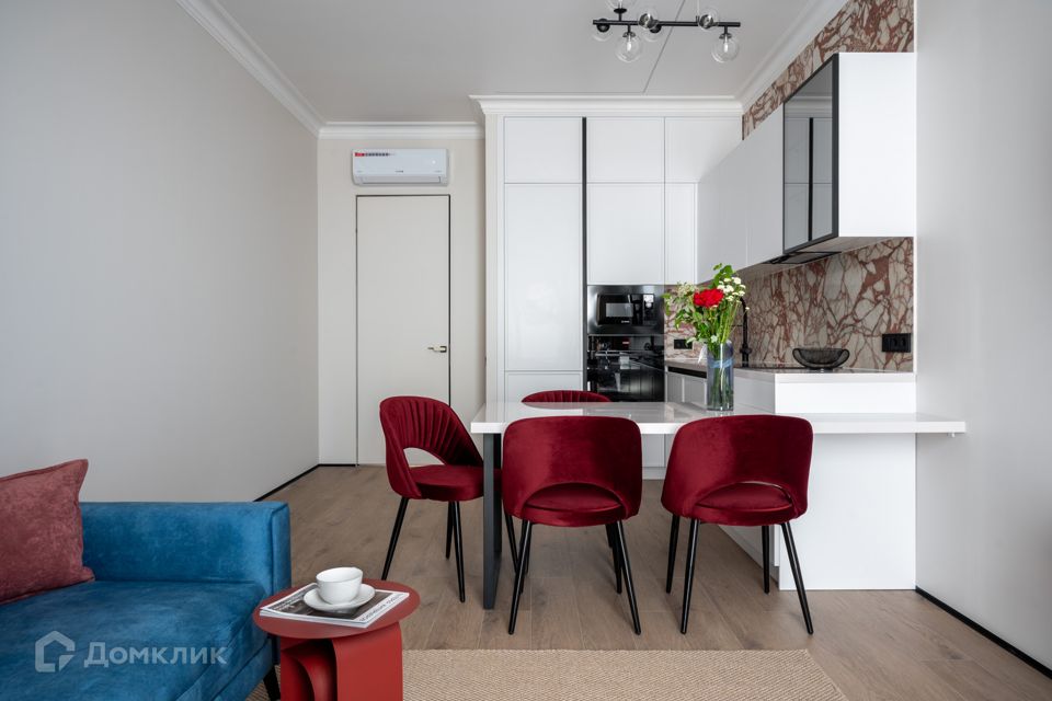 Продаётся 4-комнатная квартира, 100 м²