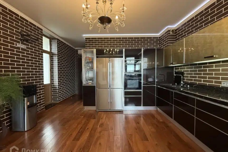 Продаётся 5-комнатная квартира, 185.4 м²