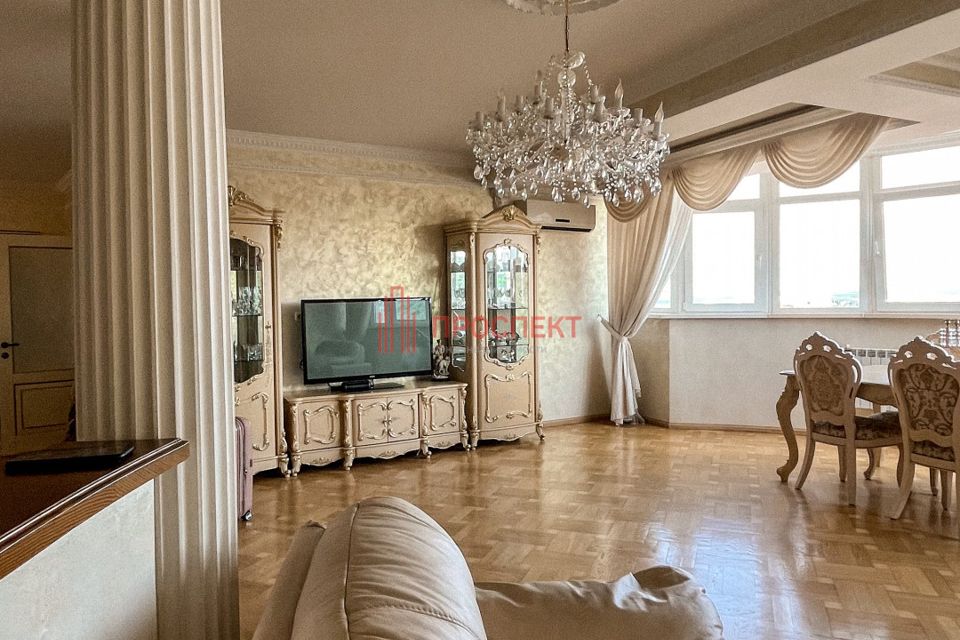 Продаётся 4-комнатная квартира, 177.24 м²