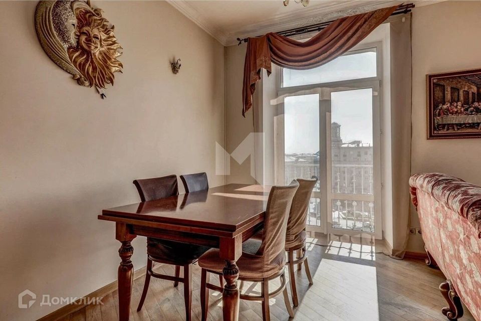 Продаётся 4-комнатная квартира, 104 м²