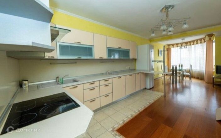 Продаётся 4-комнатная квартира, 150 м²