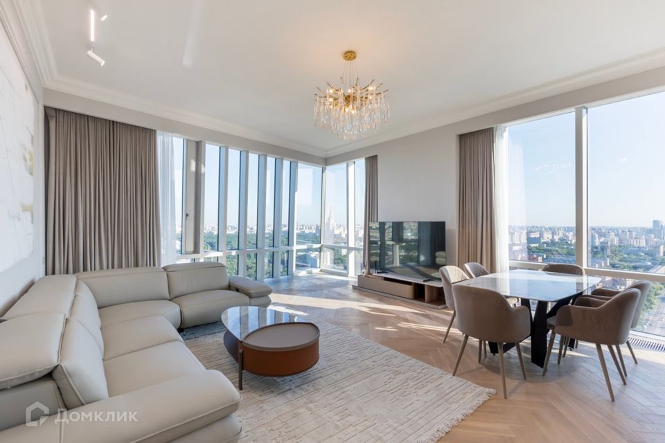 Продаётся 4-комнатная квартира, 168 м²