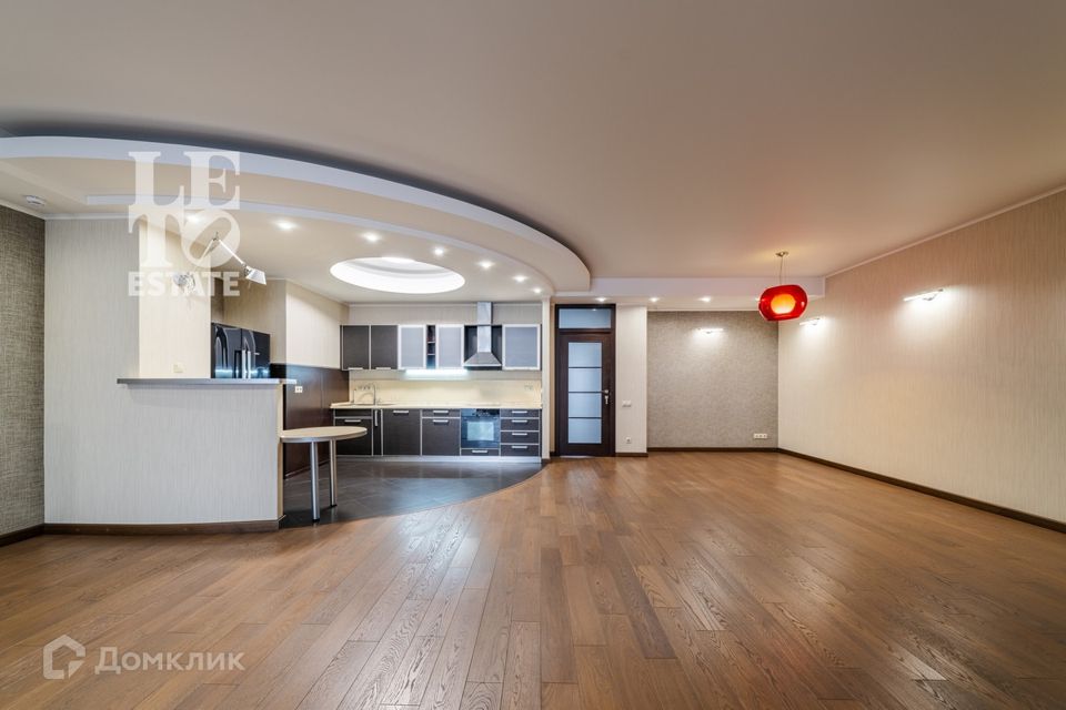 Продаётся 3-комнатная квартира, 202 м²