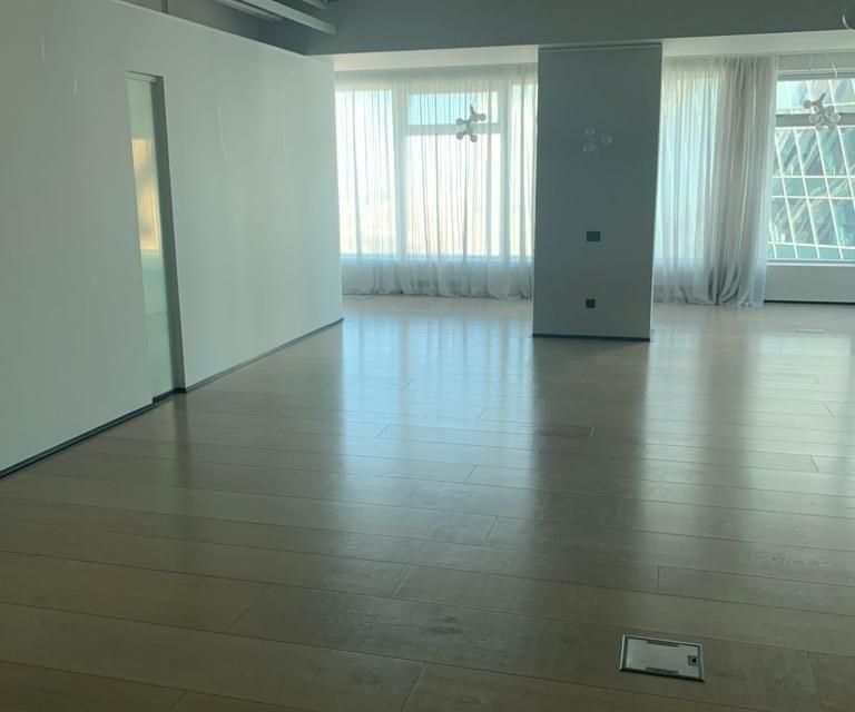 Сдаётся 4-комнатная квартира, 220 м²