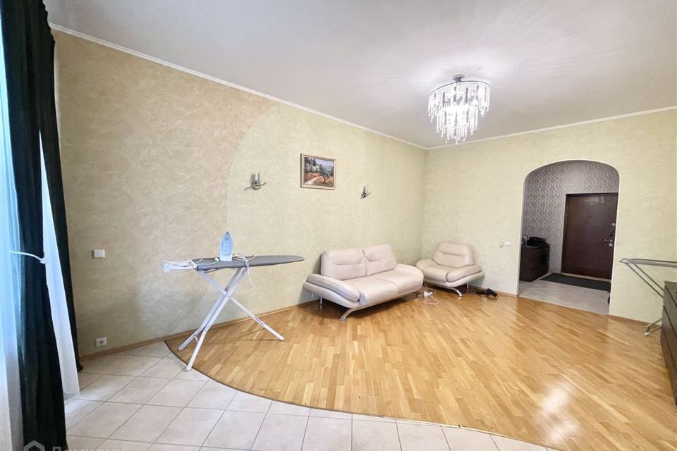Продаётся 3-комнатная квартира, 138 м²