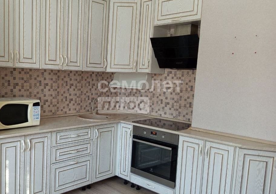 Сдаётся 2-комнатная квартира, 56 м²