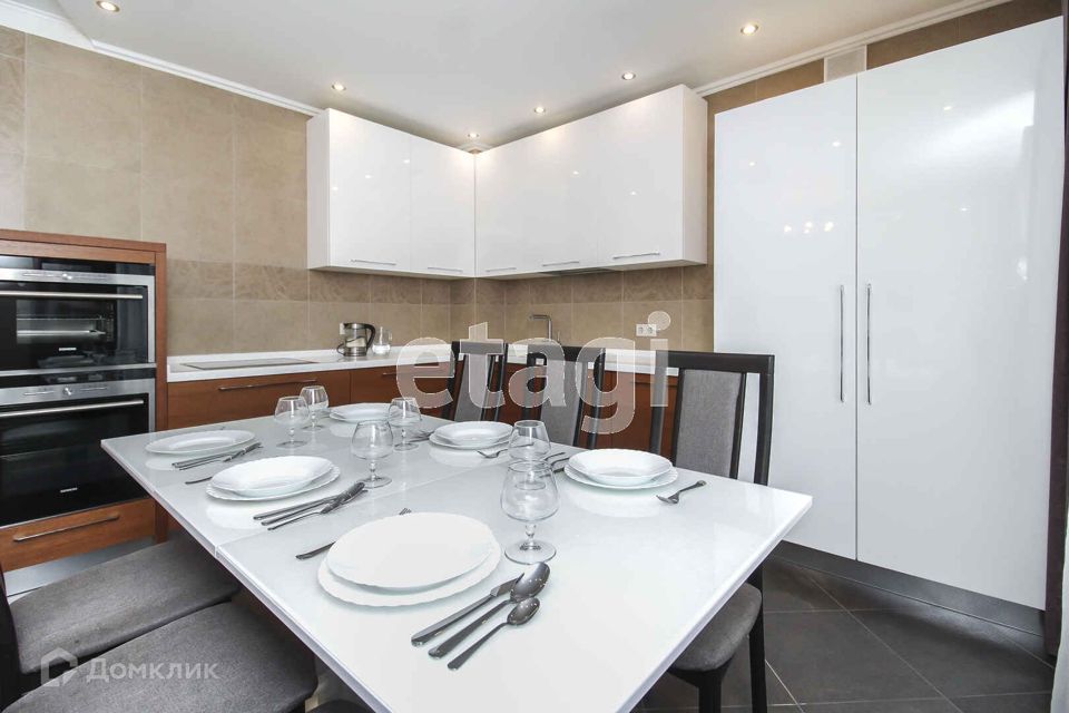 Сдаётся 3-комнатная квартира, 122 м²