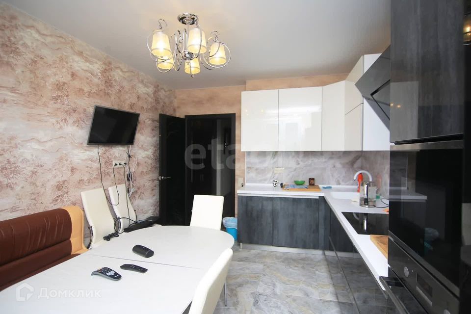 Продаётся 3-комнатная квартира, 90.2 м²