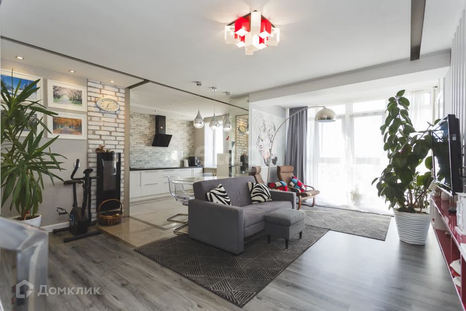 Продаётся 3-комнатная квартира, 102.5 м²