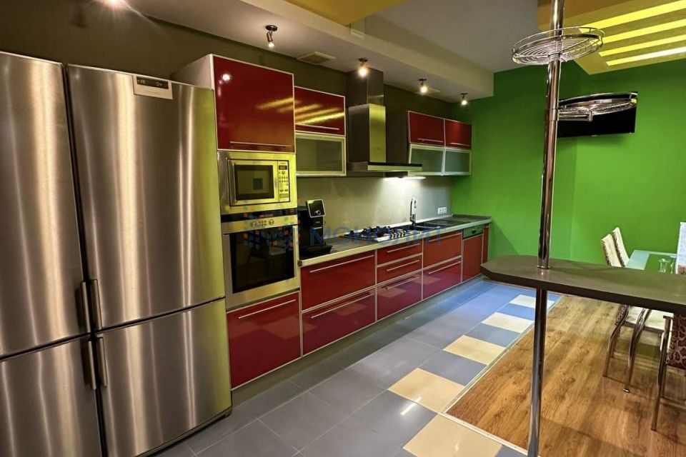 Продаётся 3-комнатная квартира, 150 м²