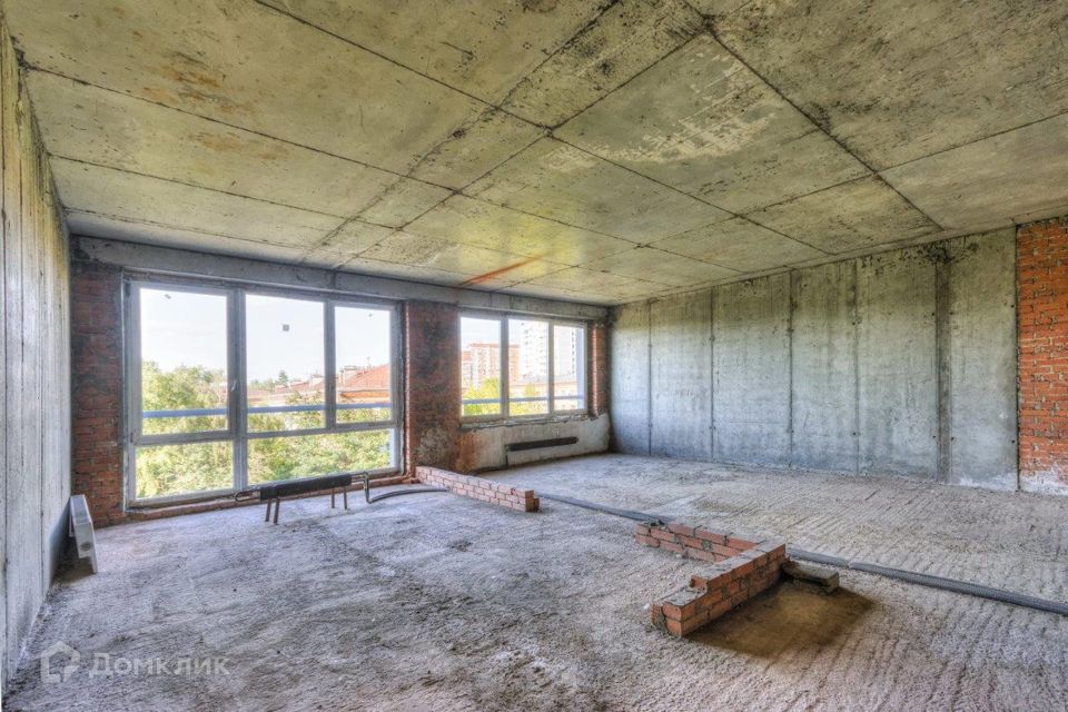 Продаётся 5-комнатная квартира, 200 м²