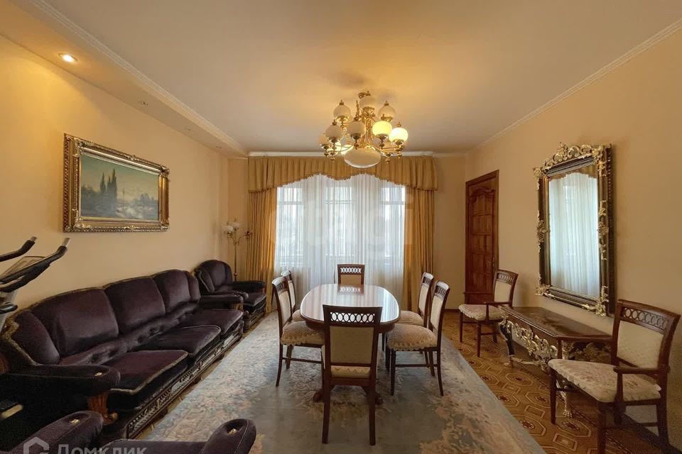 Продаётся 4-комнатная квартира, 156.5 м²