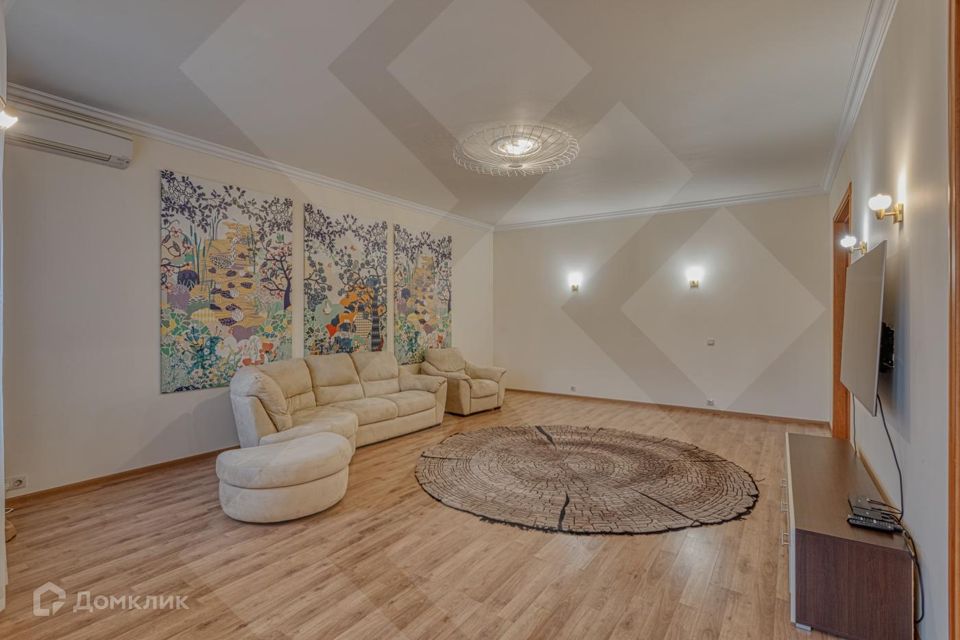 Сдаётся 4-комнатная квартира, 160 м²