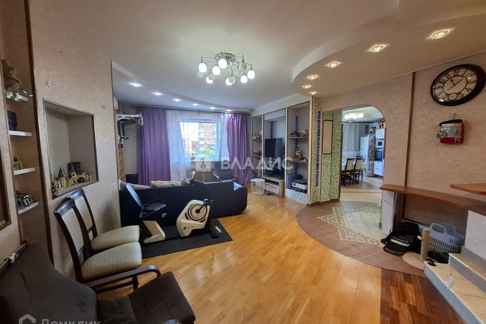 Продаётся 4-комнатная квартира, 139.8 м²