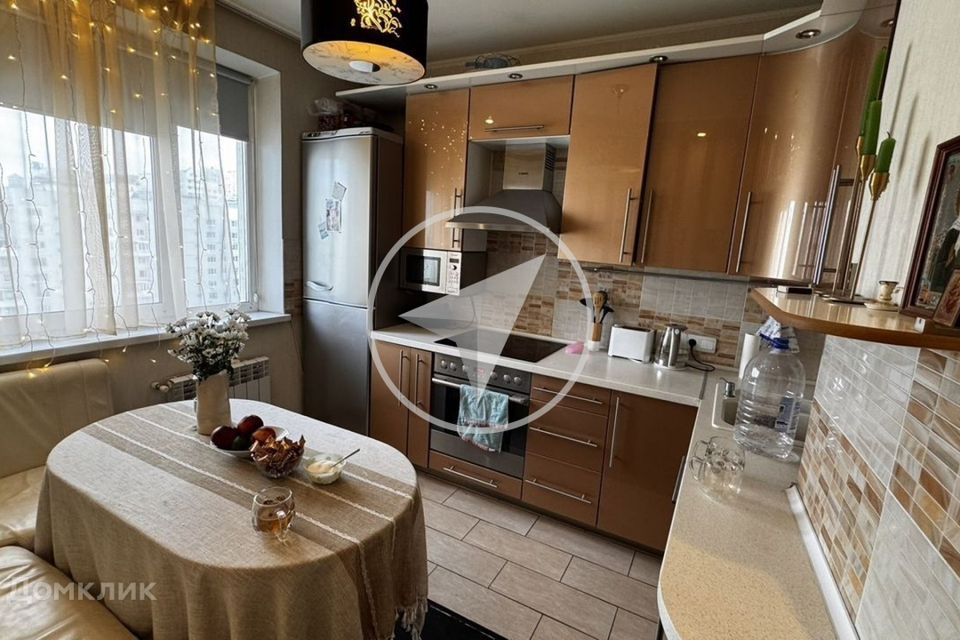 Продаётся 1-комнатная квартира, 42 м²
