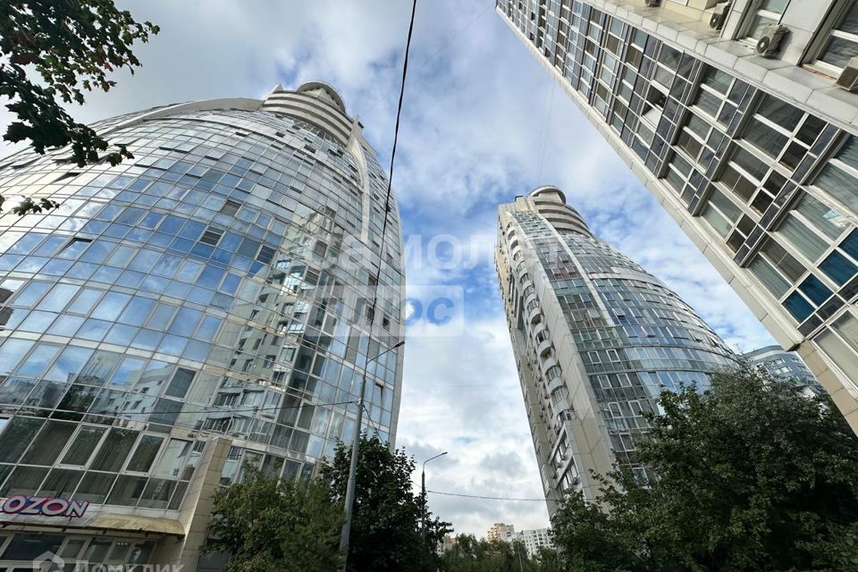Продаётся 3-комнатная квартира, 166.2 м²