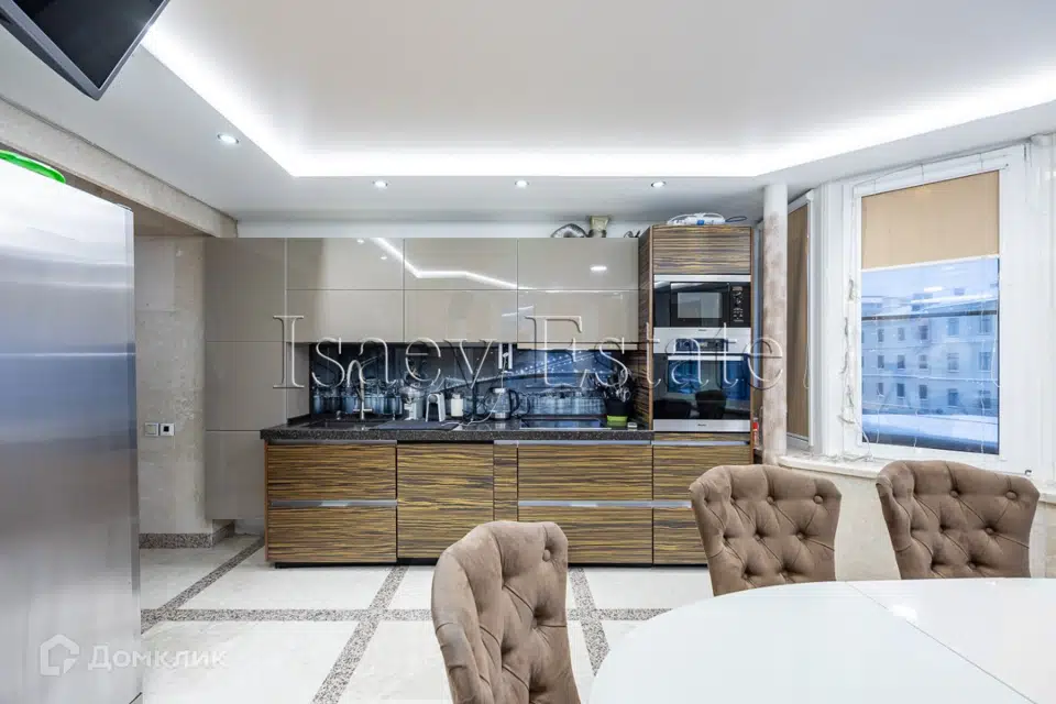 Продаётся 4-комнатная квартира, 105 м²