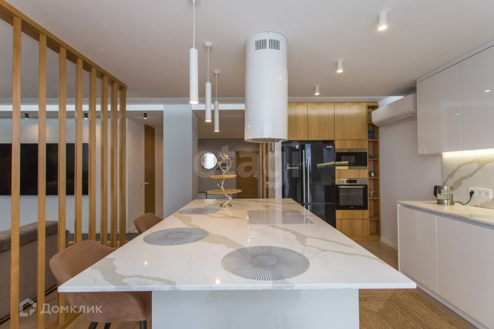 Сдаётся 3-комнатная квартира, 144.6 м²