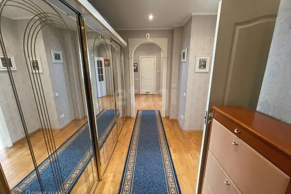 Продаётся 3-комнатная квартира, 109.3 м²