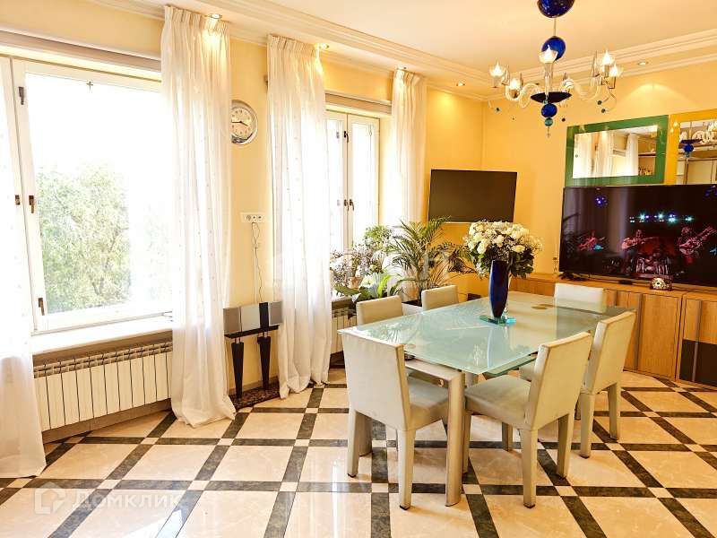 Продаётся 6-комнатная квартира, 217.9 м²