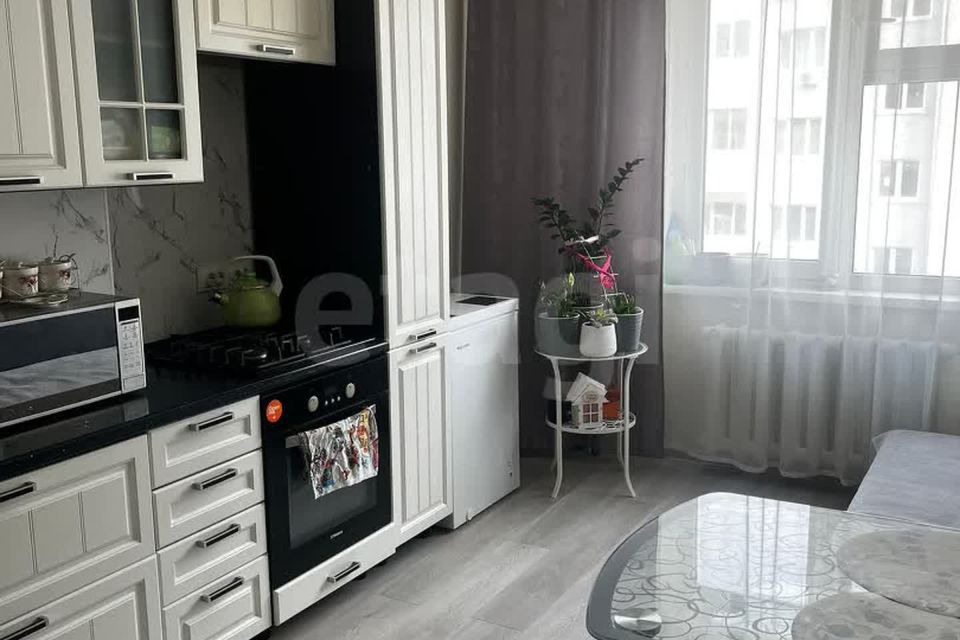 Продаётся 1-комнатная квартира, 42 м²