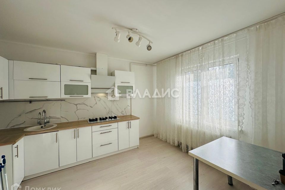 Продаётся 1-комнатная квартира, 68.4 м²