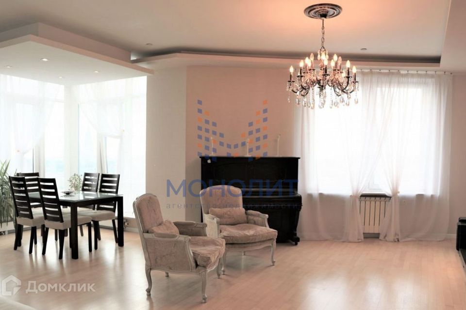 Продаётся 3-комнатная квартира, 140.4 м²