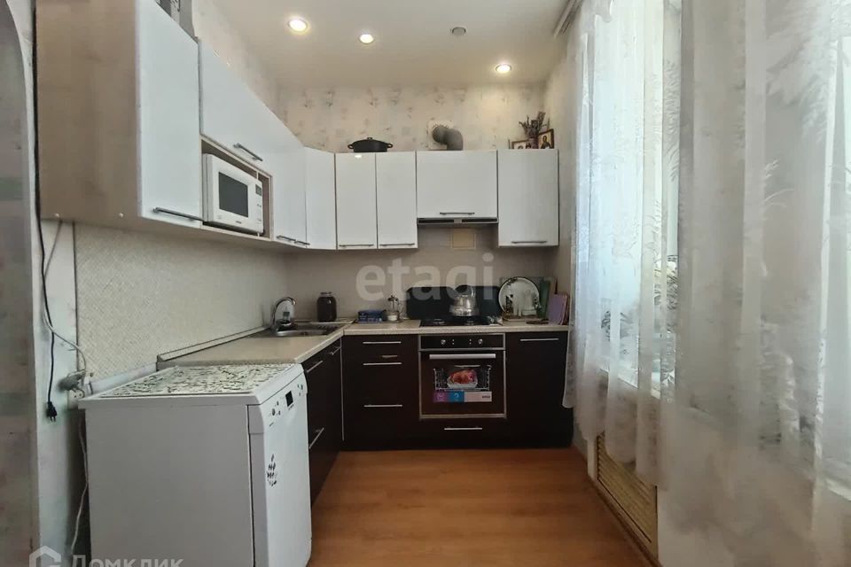 Продаётся 3-комнатная квартира, 97.6 м²