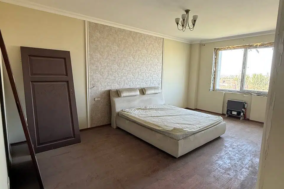 Продаётся 3-комнатная квартира, 195.6 м²