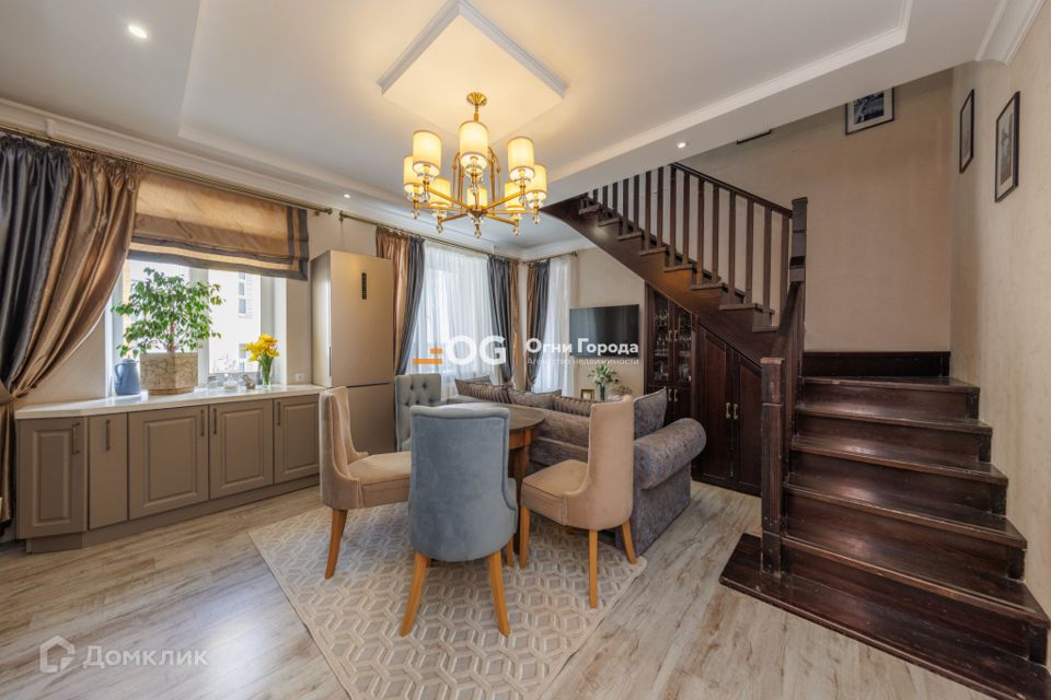 Продаётся 3-комнатная квартира, 116 м²