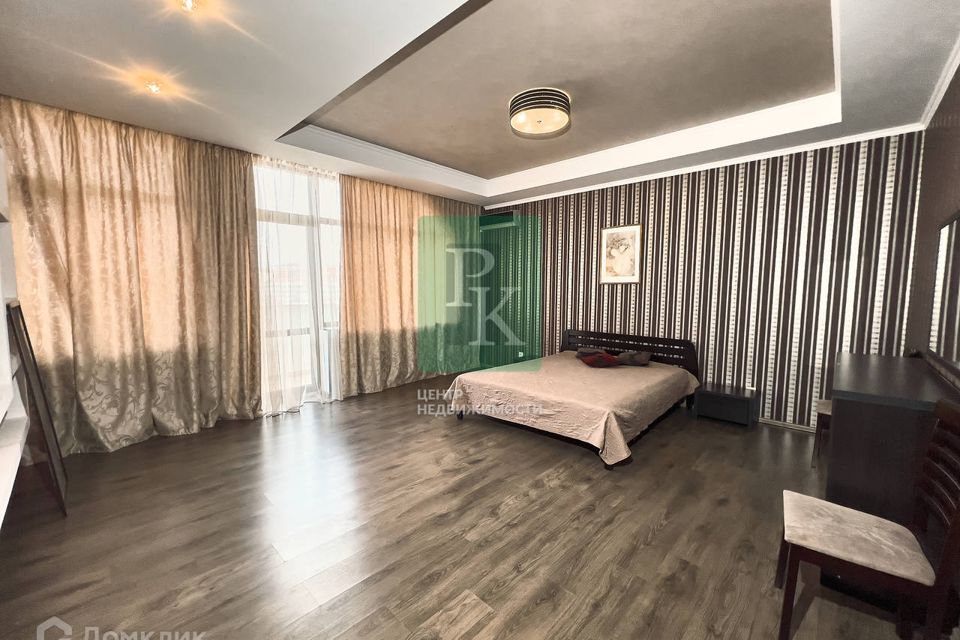 Продаётся 4-комнатная квартира, 177.7 м²