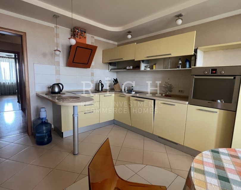 Сдаётся 2-комнатная квартира, 80 м²