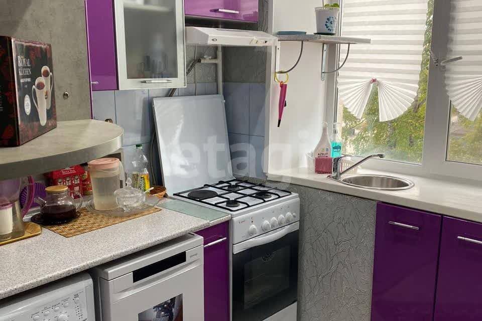 Продаётся 4-комнатная квартира, 60.5 м²