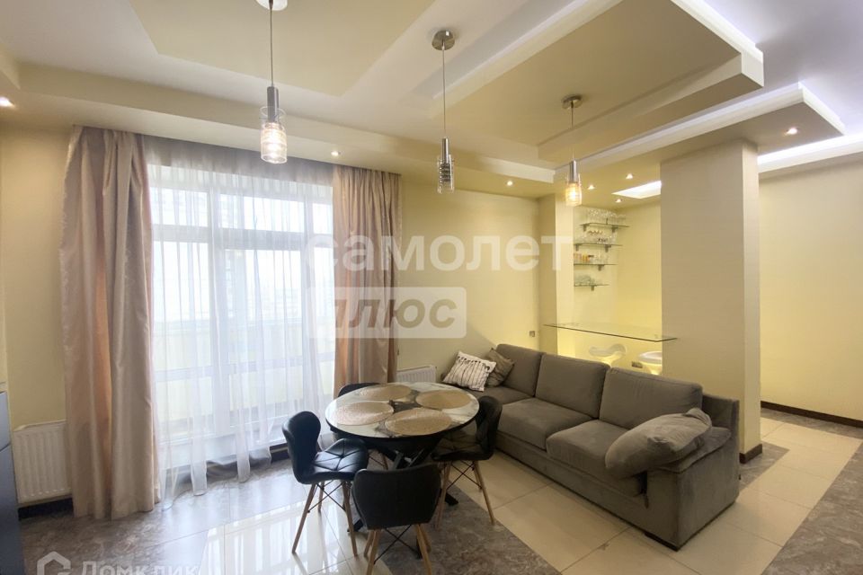 Продаётся 5-комнатная квартира, 197.6 м²