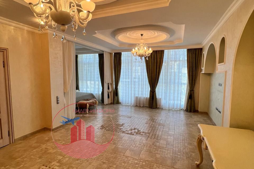 Продаётся 3-комнатная квартира, 452 м²