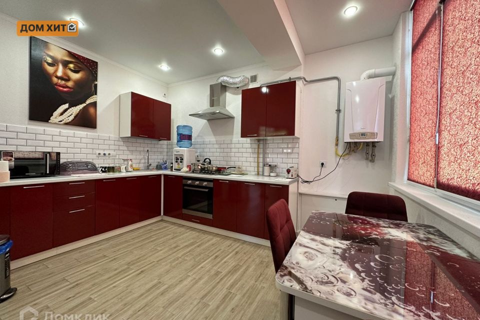 Продаётся 4-комнатная квартира, 127 м²