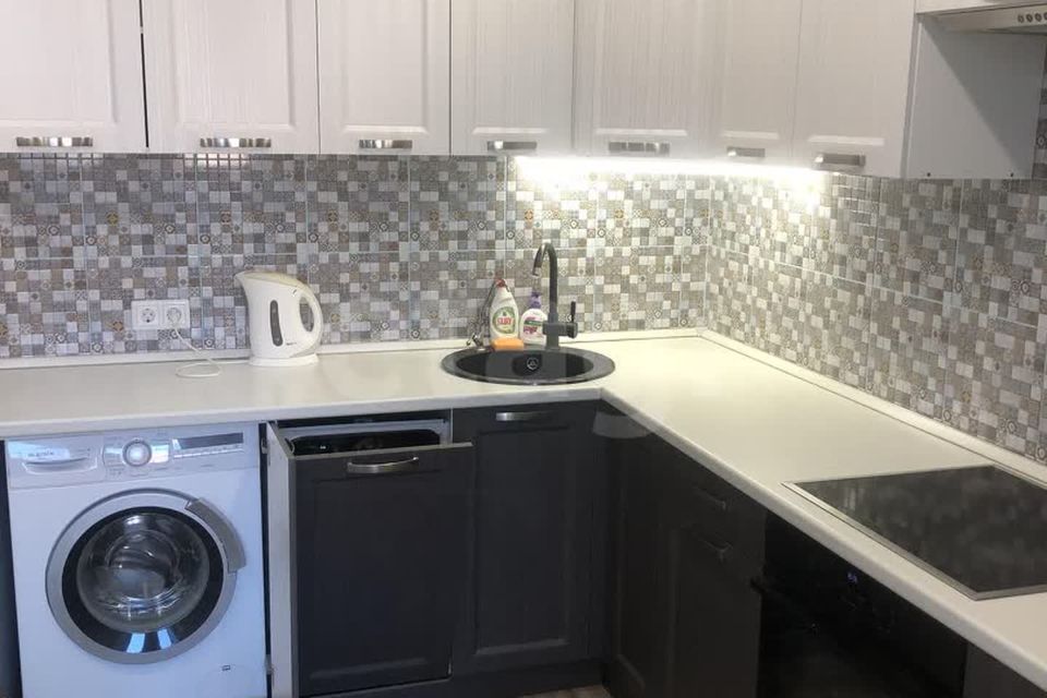 Продаётся 1-комнатная квартира, 42.7 м²