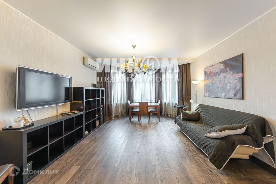 Продаётся 4-комнатная квартира, 135 м²