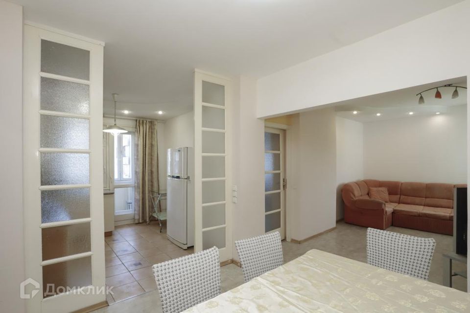 Продаётся 4-комнатная квартира, 74.4 м²