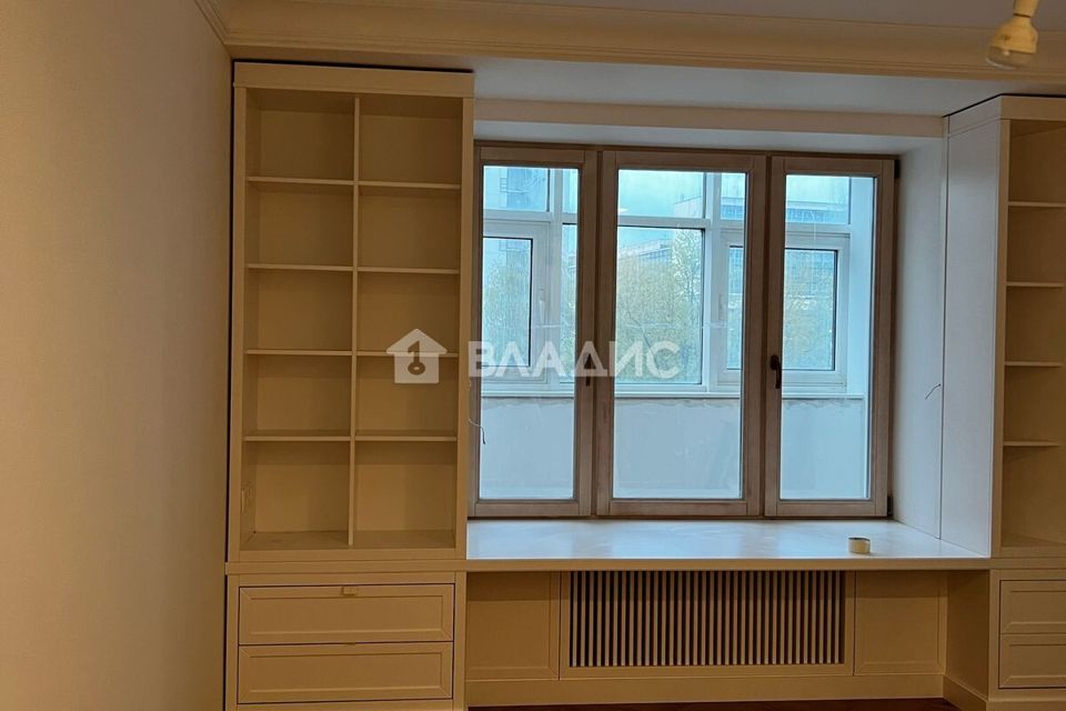 Продаётся 4-комнатная квартира, 140.1 м²