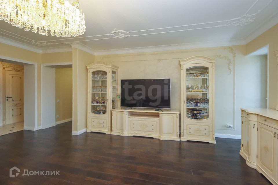 Продаётся 3-комнатная квартира, 106.7 м²