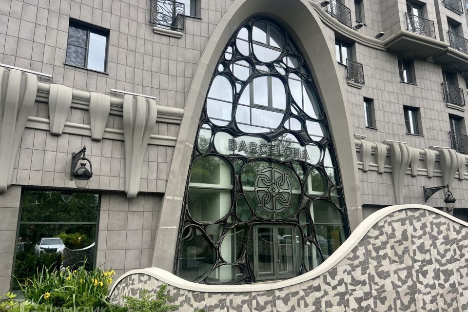 Продаётся 3-комнатная квартира, 160 м²