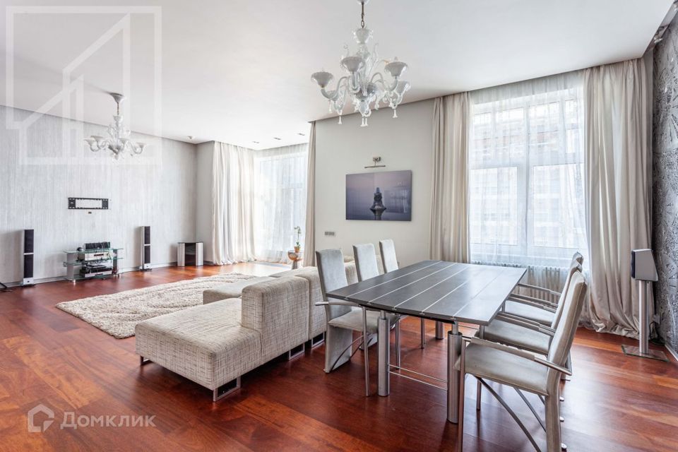 Сдаётся 4-комнатная квартира, 172 м²