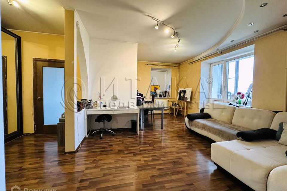 Продаётся 2-комнатная квартира, 65 м²