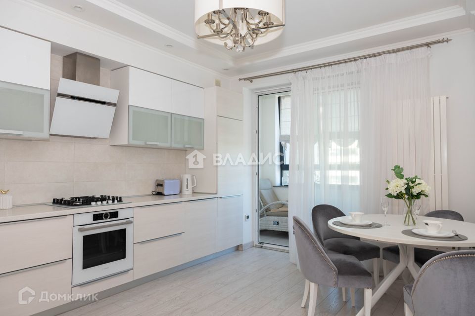 Сдаётся 2-комнатная квартира, 81.5 м²