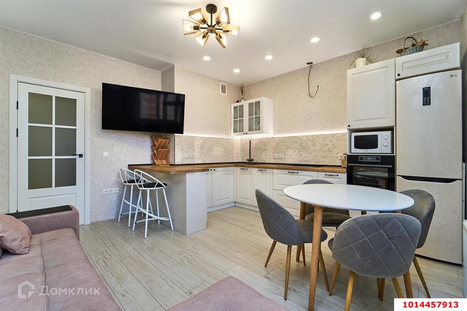 Продаётся 2-комнатная квартира, 56.8 м²
