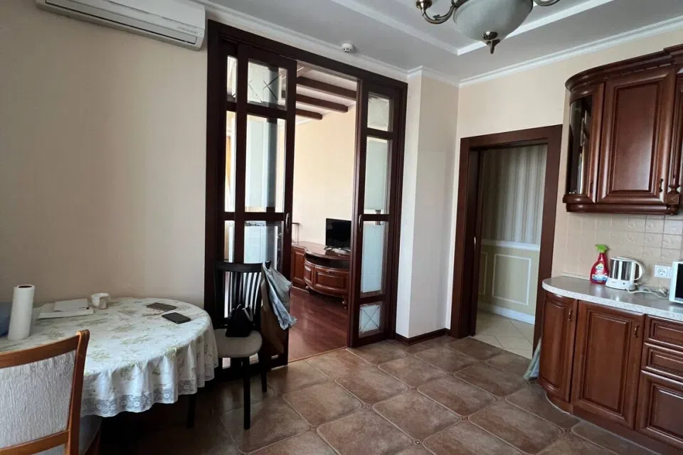 Продаётся 4-комнатная квартира, 125 м²